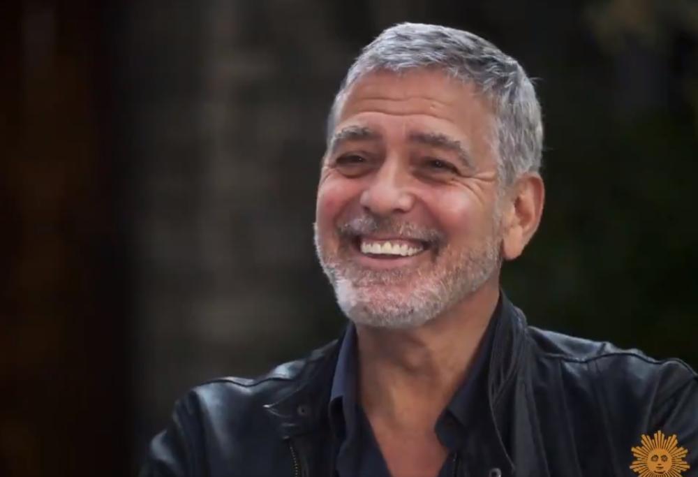 George Clooney rivela a sorpresa: "Mi taglio i capelli da solo da 25 anni"