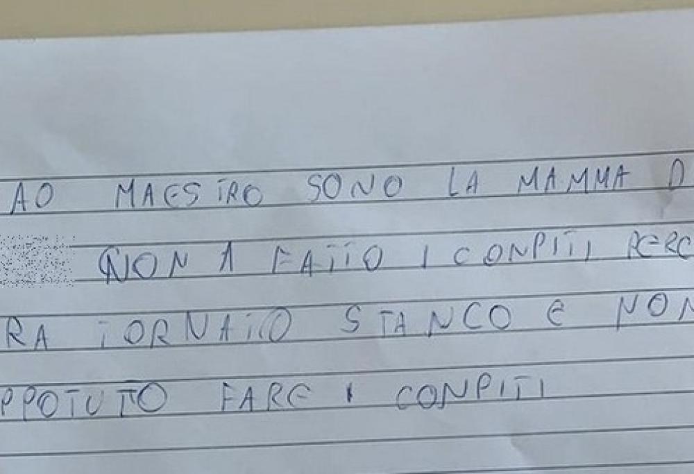 "Davide non appotuto fare i compiti": la (falsa) giustificazione diventa virale