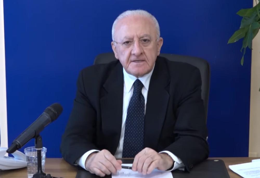 Coronavirus, De Luca: “Scemo chi pensa di poter tornare alla movida”