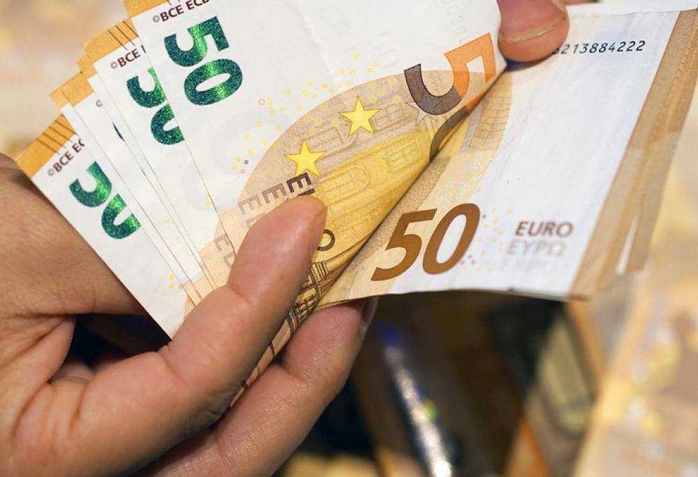Postamat in tilt eroga denaro all'impazzata: anche 1.500 euro più della richiesta