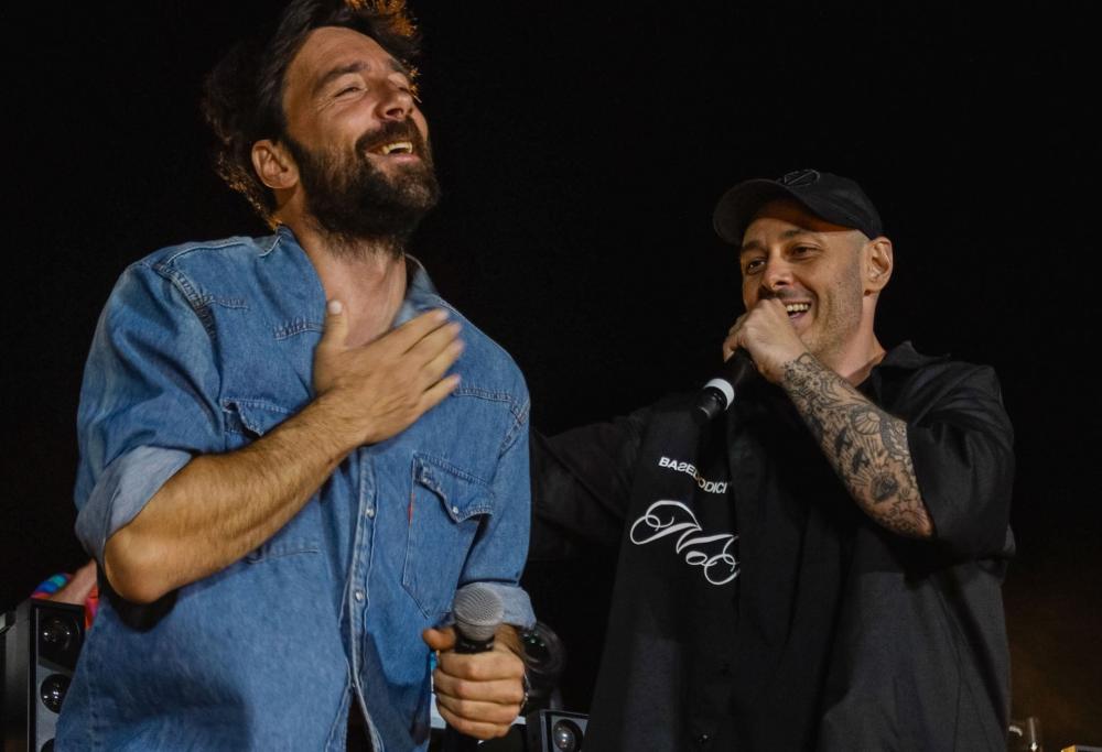 Fabri Fibra e Maurizio Carucci in un nuovo singolo estivo