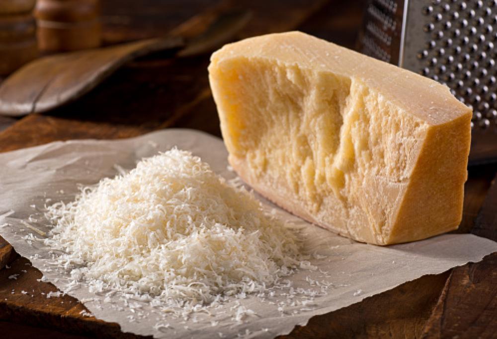Pelle dei piedi nel formaggio grattugiato: arrestate compagne di stanza