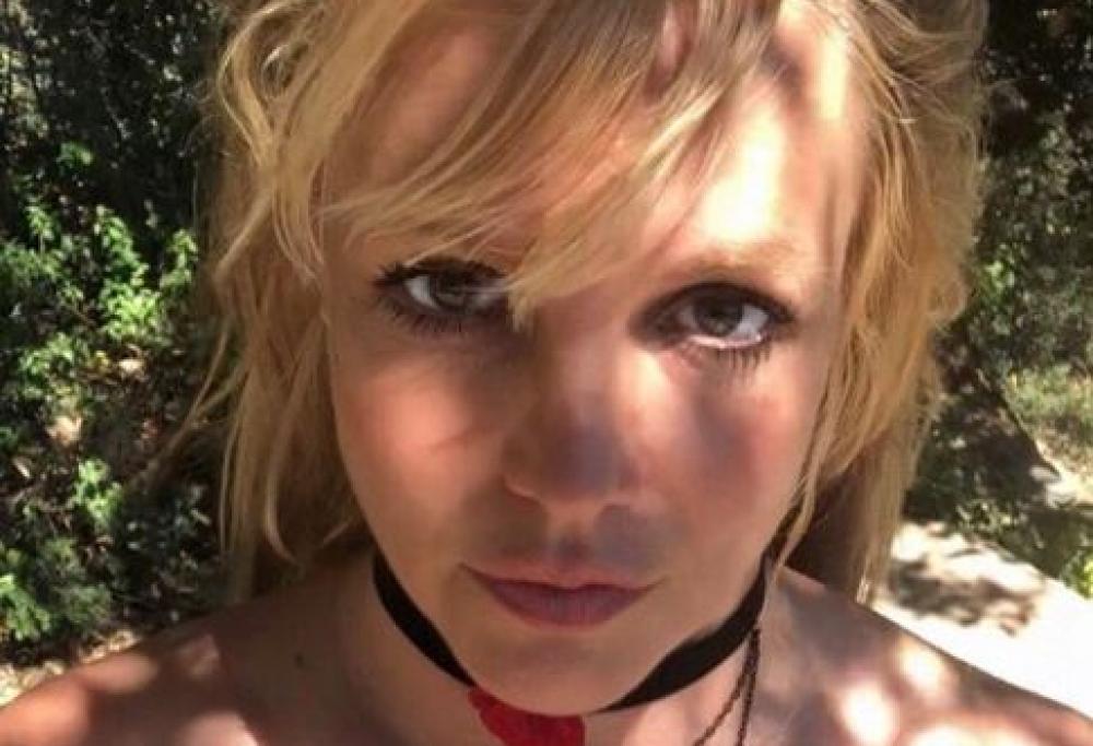 Britney Spears non vuole più usare il make-up: i selfie acqua e sapone