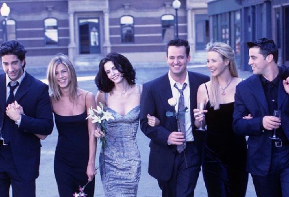 Friends: Matthew Perry sbarca su Instagram accolto dagli ex colleghi della sitcom