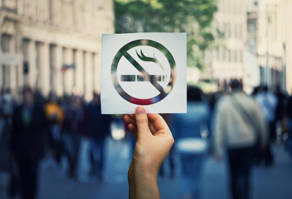 Milano dice stop al fumo all'aperto a partire da gennaio