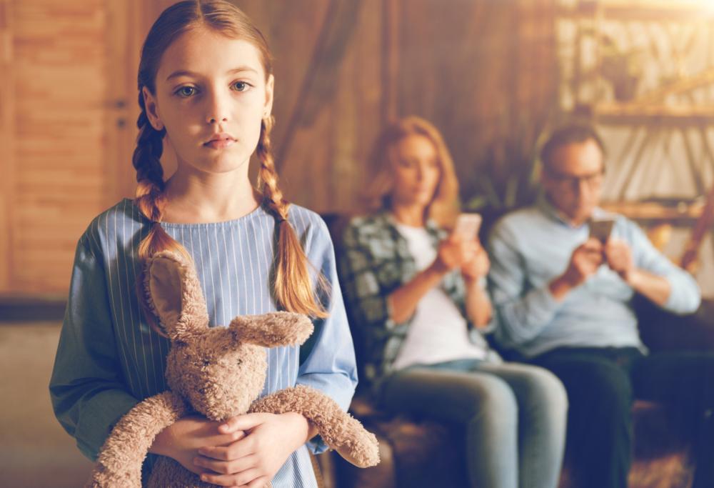 "Tenete gli occhi fissi sui vostri figli, non su YouTube e Whatsapp!"