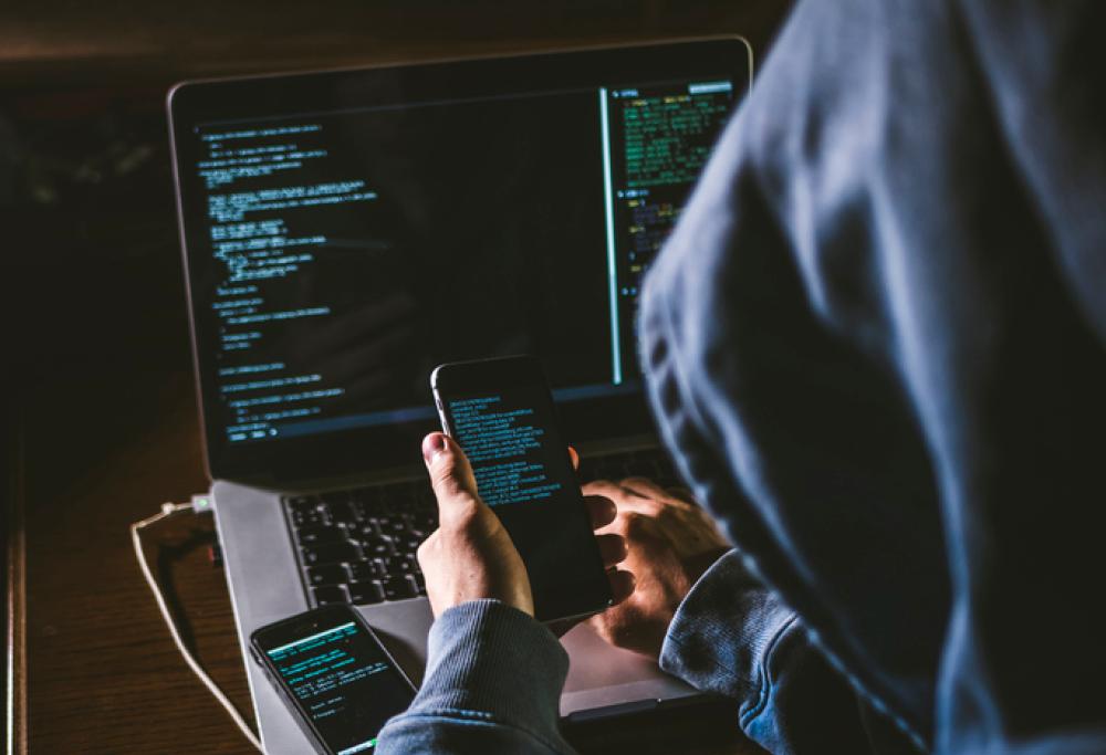  Derubato di 55.000 euro tramite un SMS trappola: due hacker denunciati