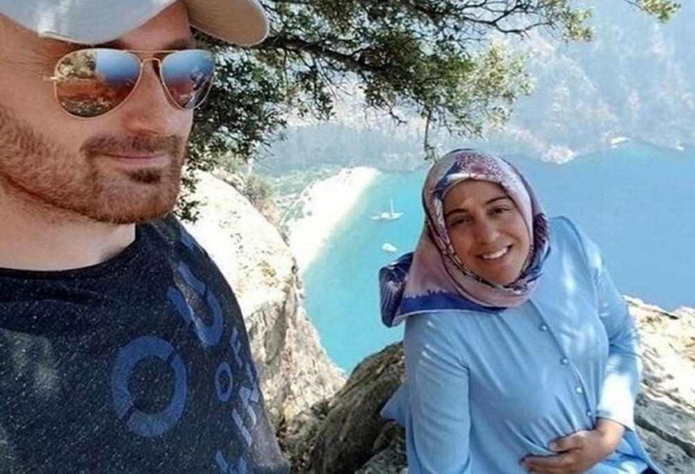 Le chiede un ultimo selfie e poi la uccide