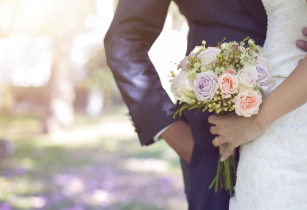 Fratello dello sposo picchia la sposa e la coppia divorzia dopo poche ore