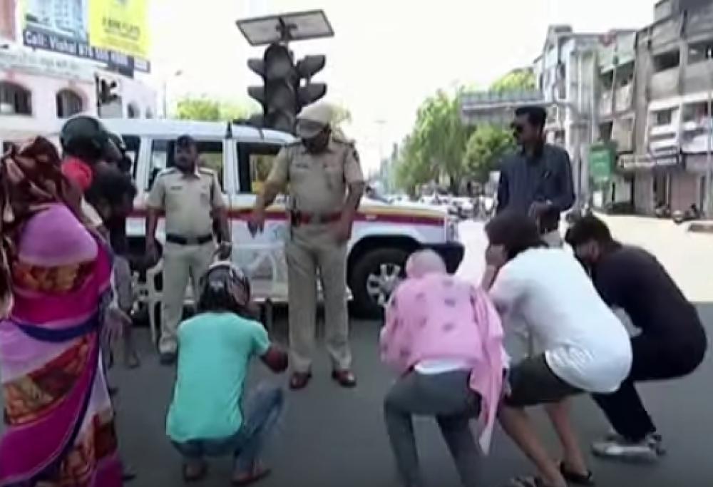 Coronavirus: in India violenza e flessioni per chi esce senza permesso?
