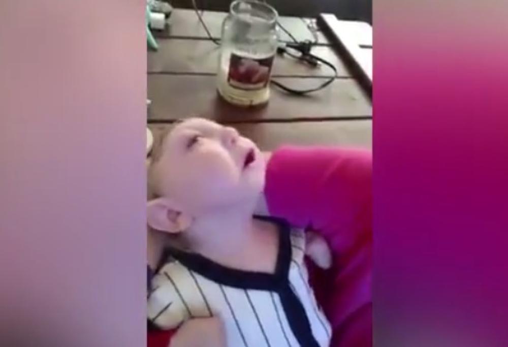 Jaxon, il bimbo nato senza parte della testa, non ce l’ha fatta