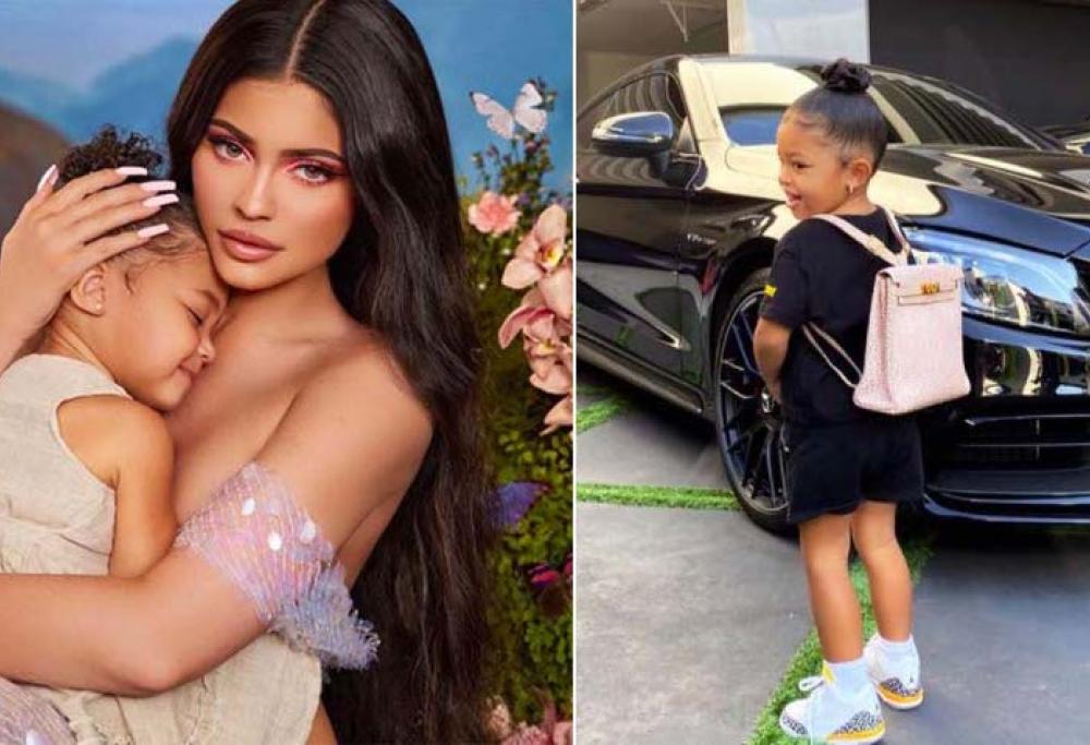 La figlia di Kylie Jenner sfoggia uno zainetto da 10mila euro per il primo giorno di scuola