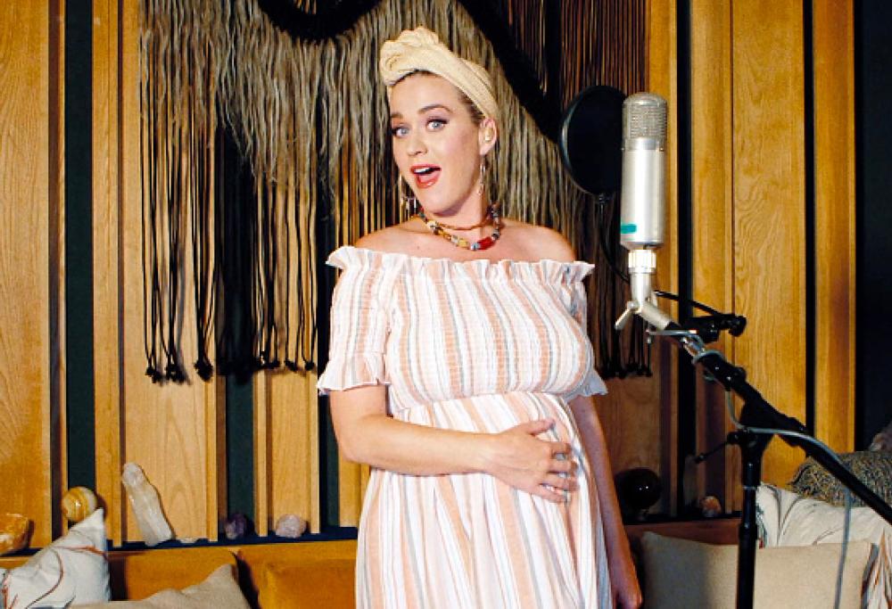 Katy Perry cede alla fragilità: "A volte mi chiudo in macchina e piango"