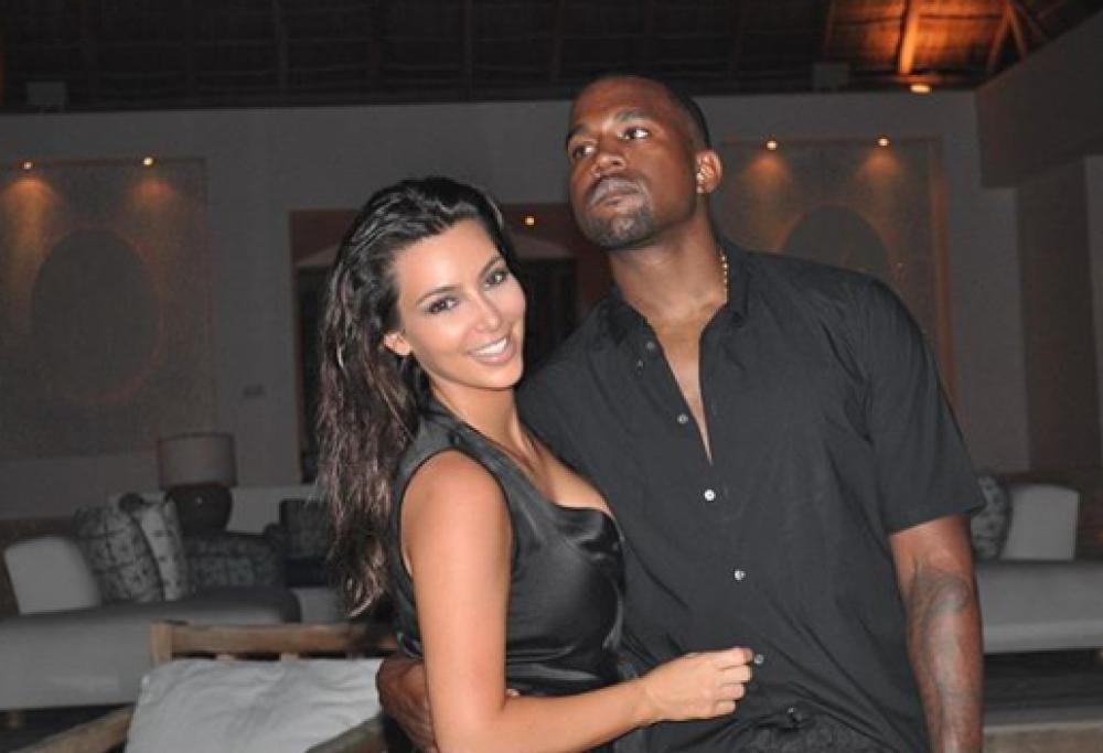 Kanye West regala a Kim Kardashian un ologramma del padre scomparso per il suo compleanno