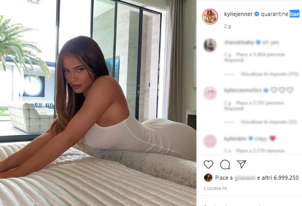 Kylie Jenner festeggia la nuova casa da 36,5 milioni di dollari