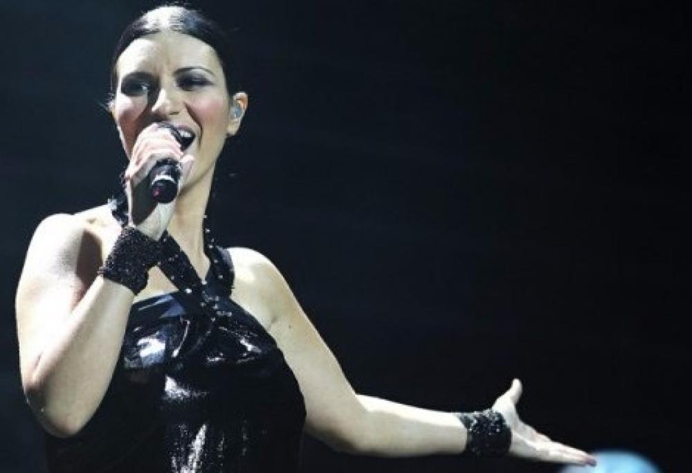 Laura Pausini e la replica a Fiorello: "Con Amiche per l'Abruzzo abbiamo fatto tutto bene"