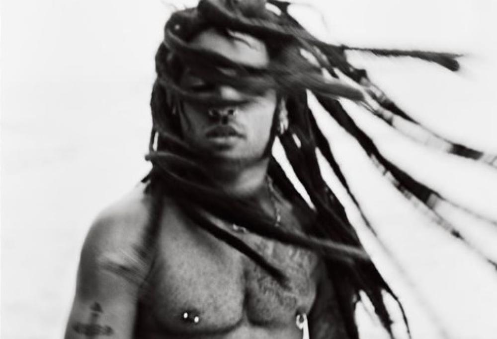 Su Instagram spunta una foto di Lenny Kravitz nudo da giovane e i fan impazziscono