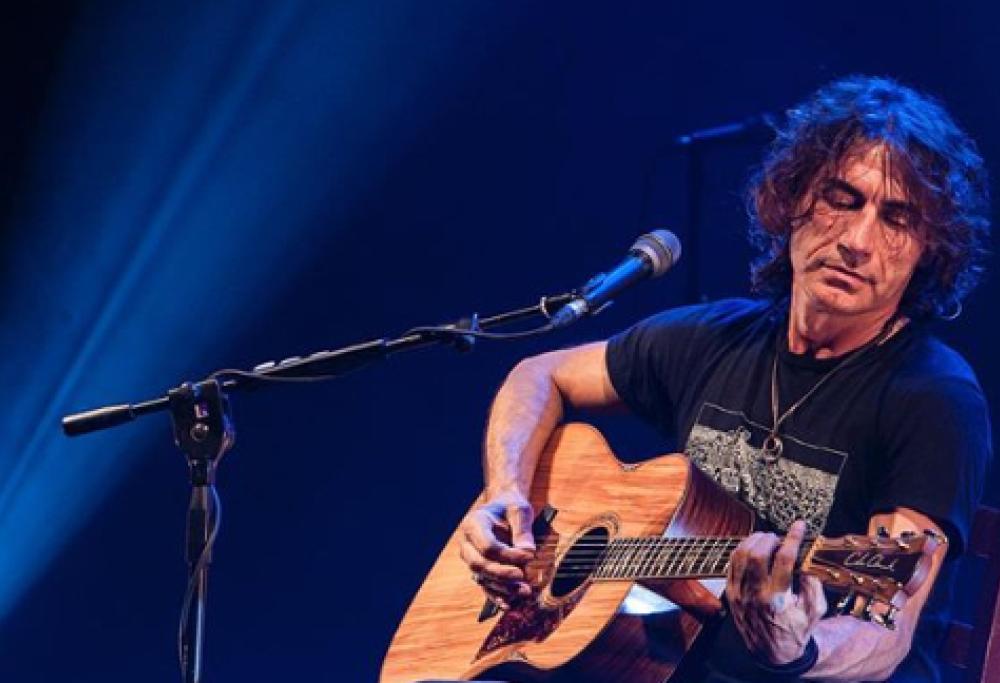 Ligabue dice addio a Mario, il barista citato in "Certe notti"