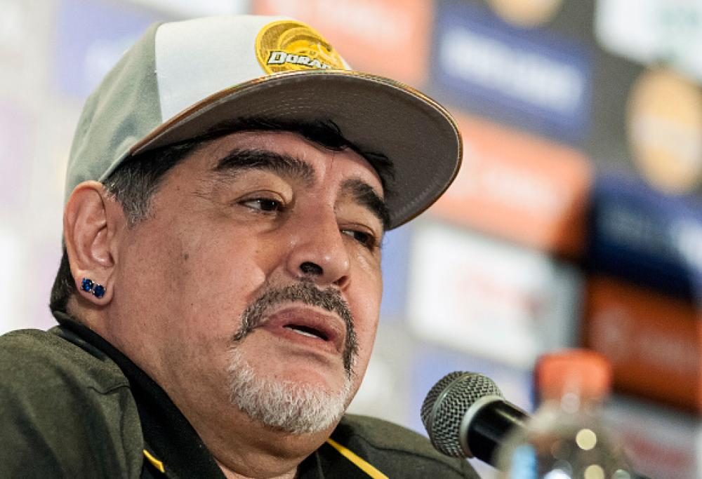 Scattano selfie con il cadavere di Maradona: dipendenti dell'impresa funebre licenziati