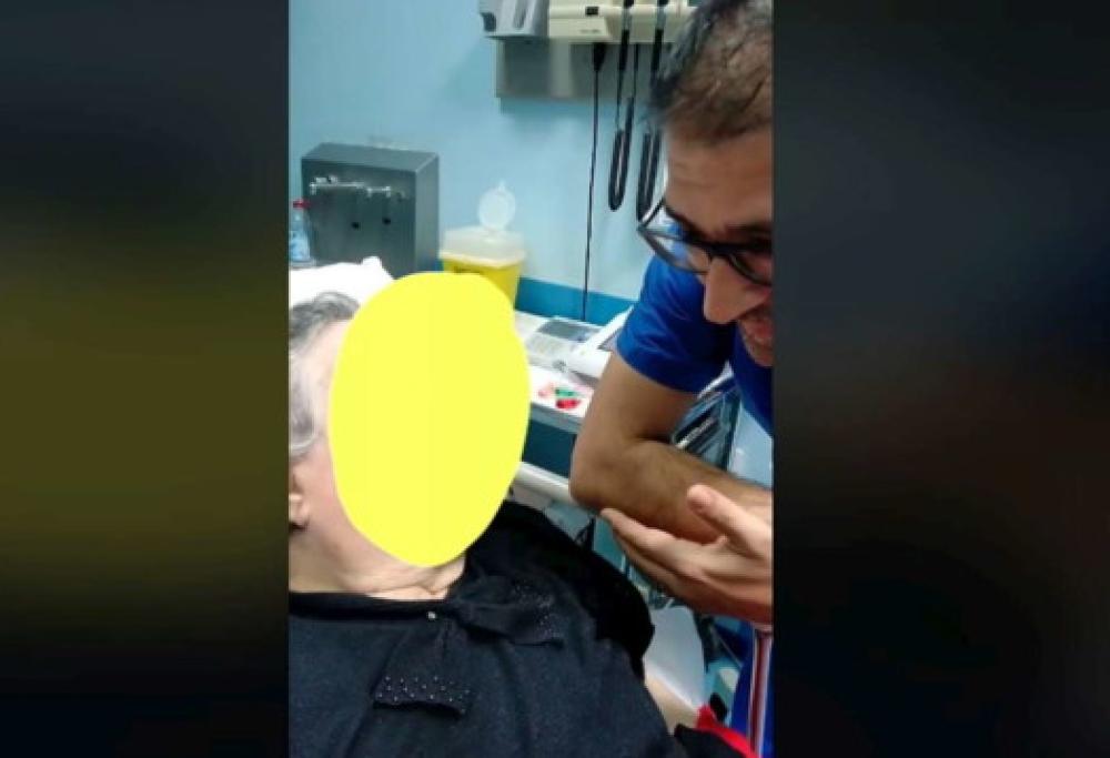 A Lecce un medico "cura" un'anziana in stato confusionale cantando i New Trolls