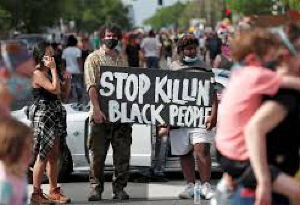 Afroamericano ucciso dalla polizia nel Minnesota: proteste anche negli altri Stati