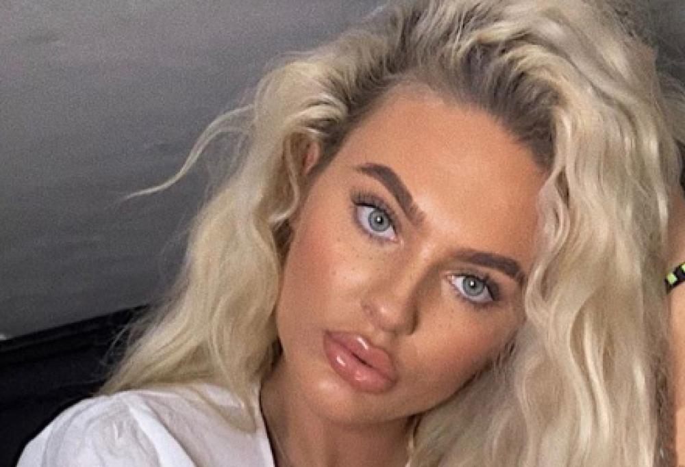 Modella 21enne precipita da una scogliera per un selfie