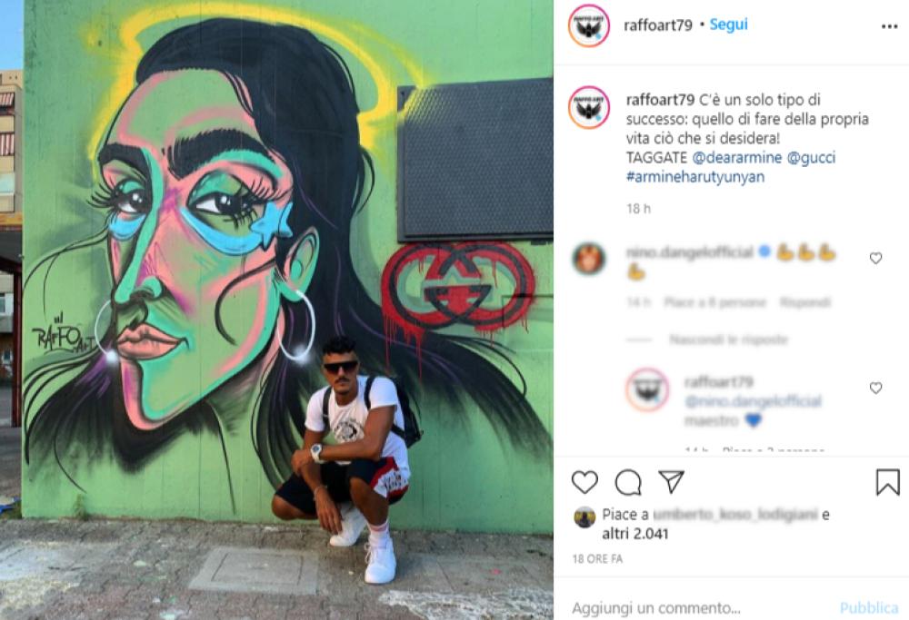 Il volto della modella di Gucci su un murale a Napoli: Armine ringrazia