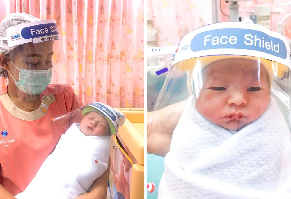 Neonati thailandesi protetti dal coronavirus con piccole visiere 