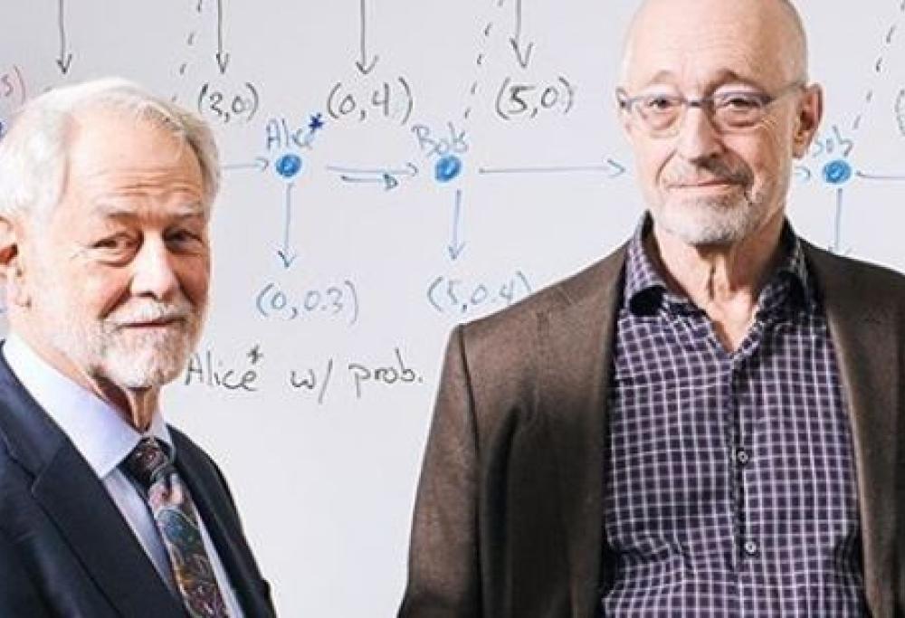 Suona il campanello e gli annuncia di aver vinto il Nobel per l'Economia: l'incredibile video