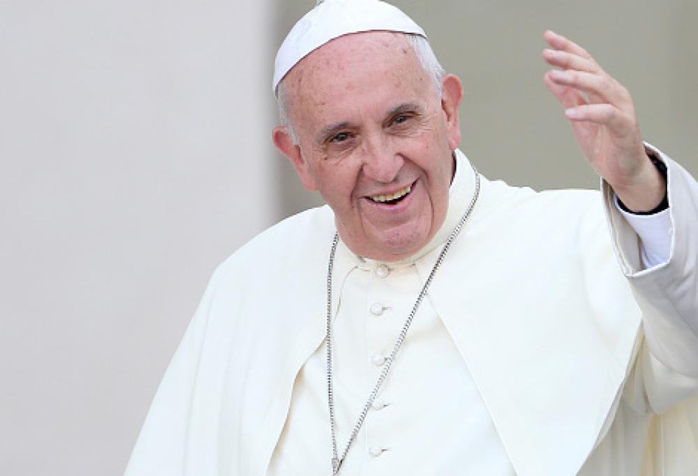 Il Vaticano chiede spiegazioni a Instagram sul like di Papa Francesco alla modella brasiliana