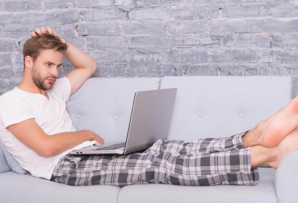 Smart working in pigiama? Per la scienza può generare disturbi mentali