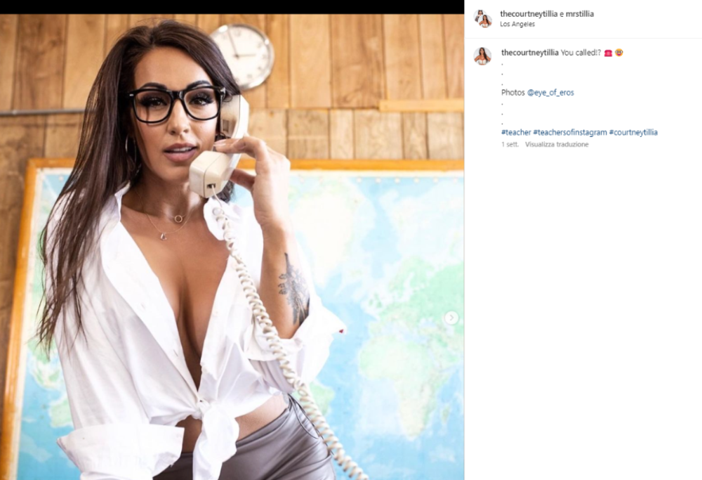 La prof lascia la scuola e si dedica a Only Fans:  "In 3 anni ho guadagnato un milione"