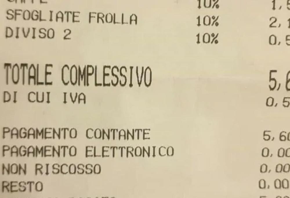 50 centesimi in più sullo scontrino per aver diviso in 2 la sfogliatella: polemica a Napoli