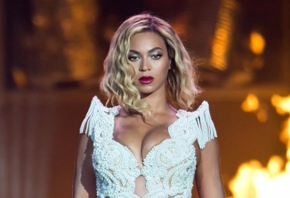 Beyoncé, citata in giudizio per il concept di “Lemonade”, che nel frattempo raggiunge le 6 milioni di copie vendute. 