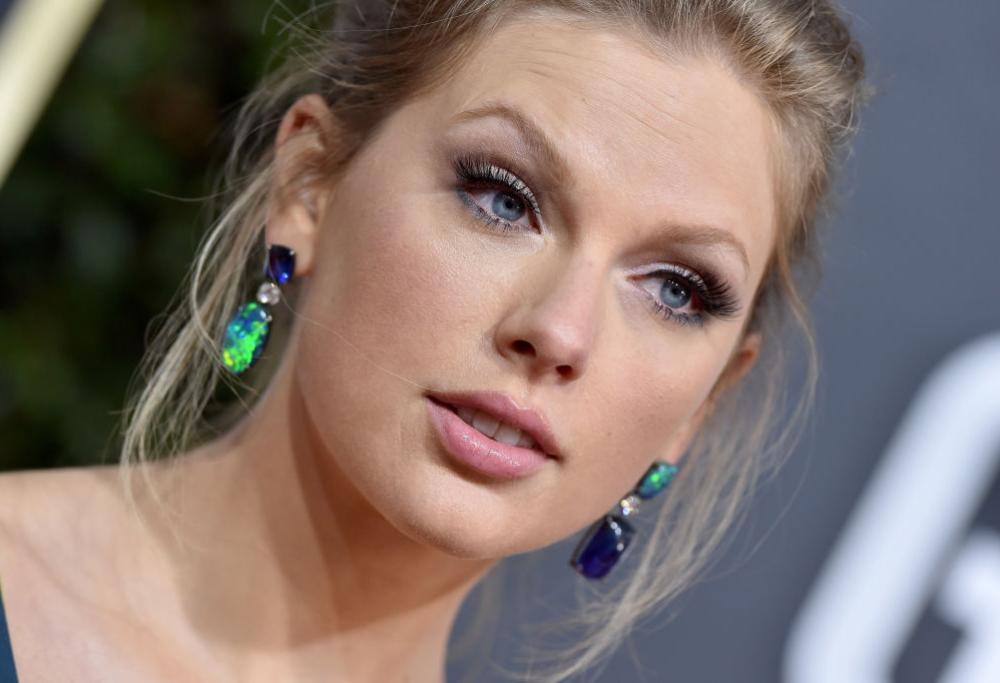 Taylor Swift dona 25mila euro per pagare gli studi ad una studentessa