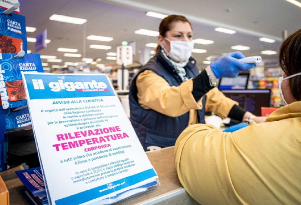 Controllo della temperatura prima di consentire l'accesso a stazioni e supermercati