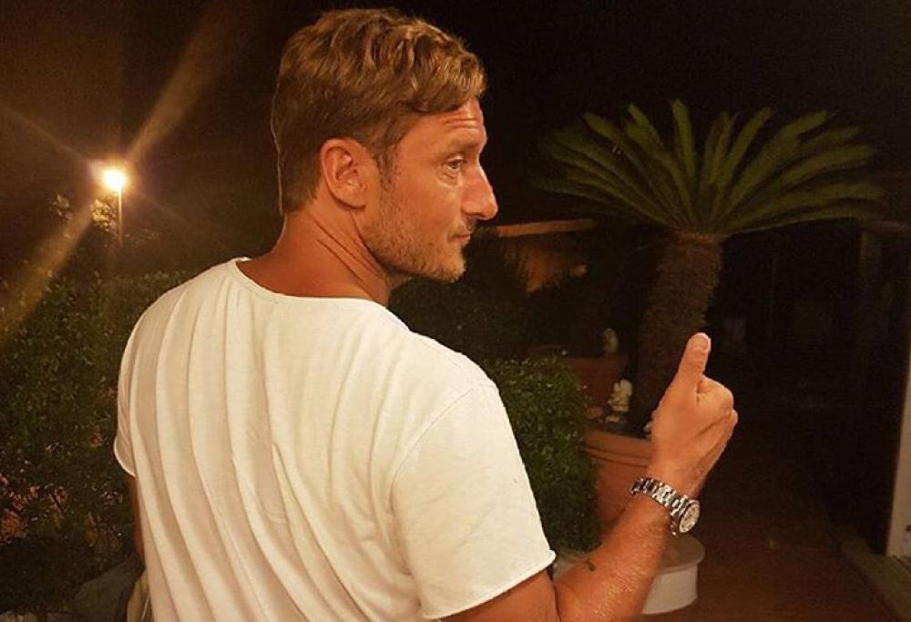 Francesco Totti perde il Rolex e lancia un appello sui social: “Se lo trovate vengo a prenderlo di persona”
