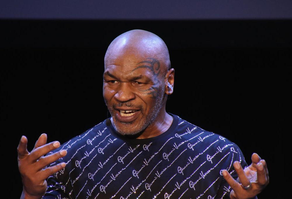 È ufficiale: Mike Tyson torna sul ring a 54 anni per sfidare Roy Jones