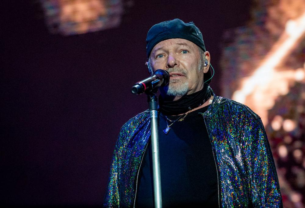"La scuola è un ponte per aggrapparsi al futuro": il messaggio di Vasco Rossi 