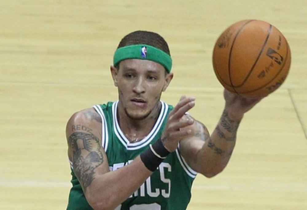 Ex cestista NBA immortalato in un video shock in stato confusionale