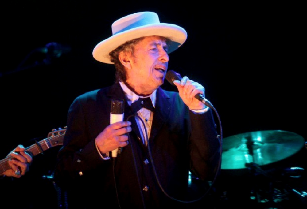 Bob Dylan rimprovera i fan perché gli fanno troppe foto al concerto