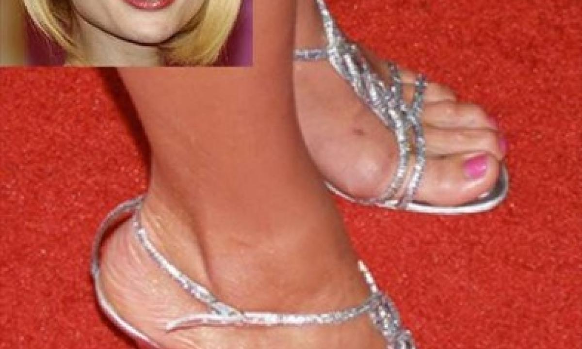 Quando i piedi delle star sono... orrendi! - Foto 1 di 12 - Radio 105