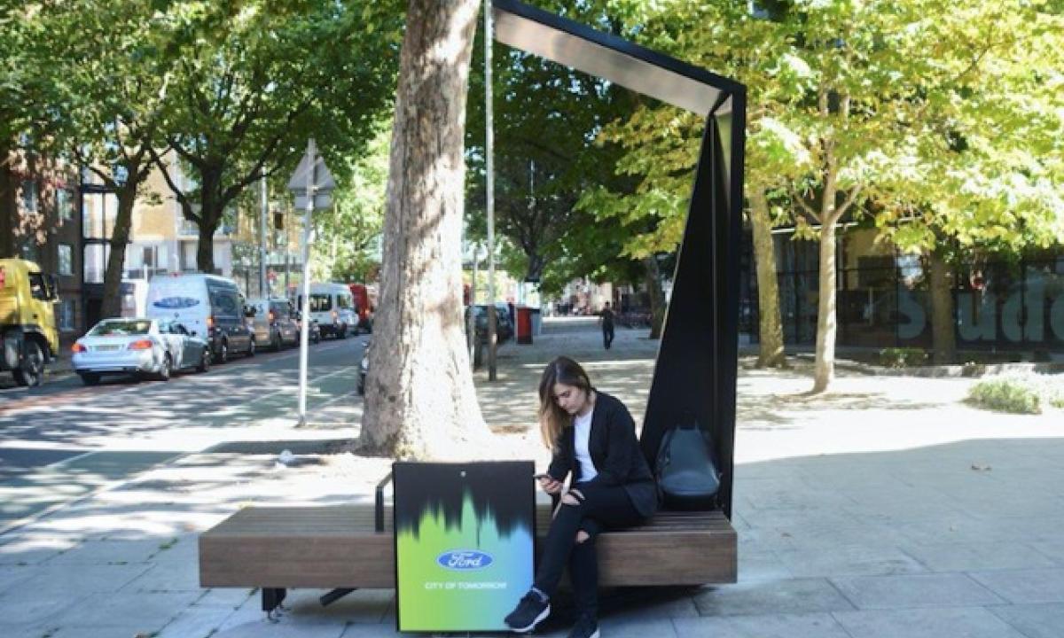 Londra Arrivano Le Panchine Con Ricarica Wireless O Via Cavo E