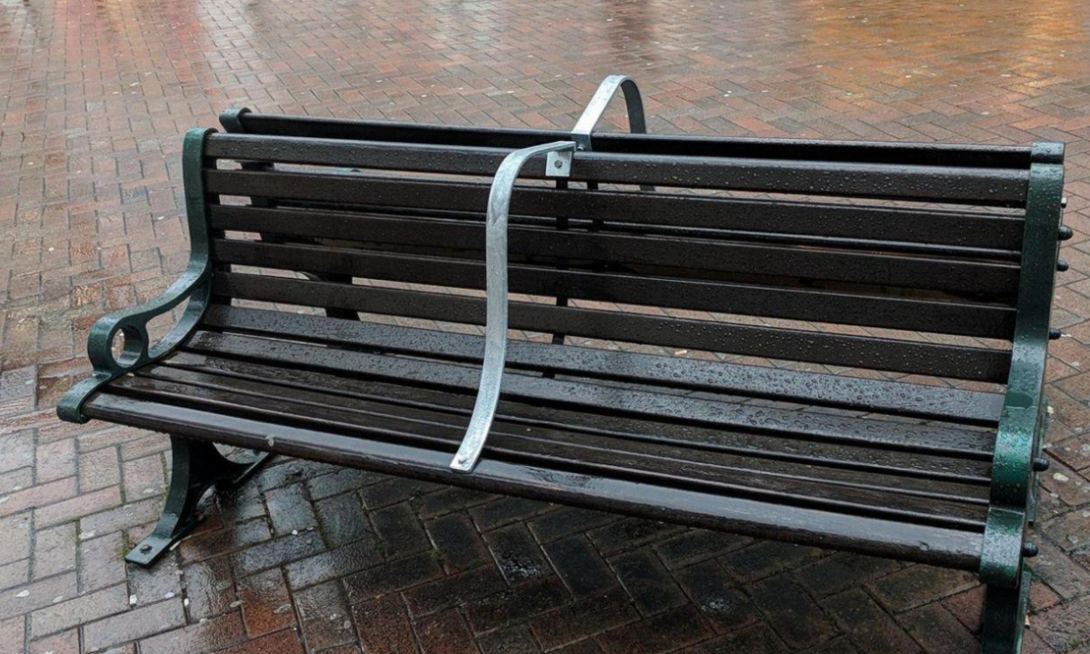 Panchine Dotate Di Sbarre Bournemouth Adotta Misure Anti Clochard