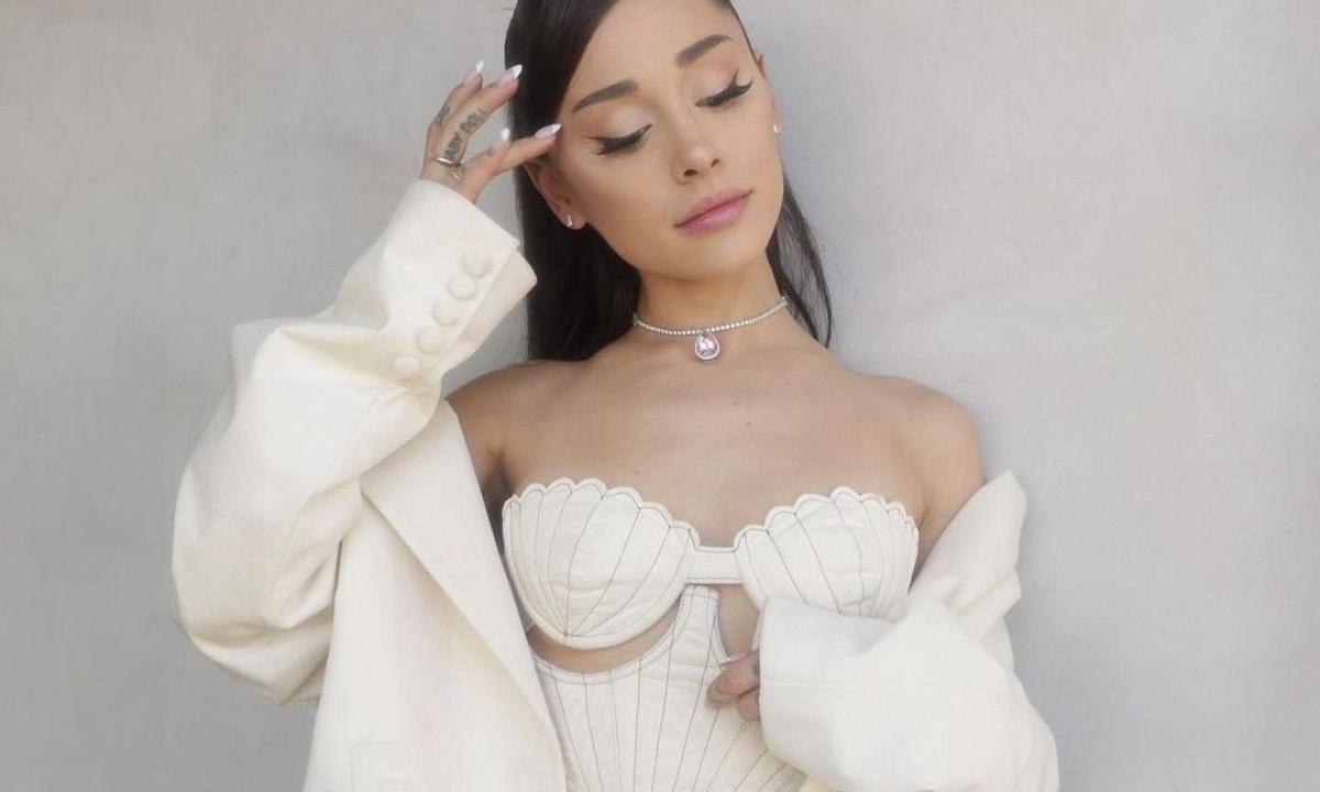 Cantando l'Acuto di Ariana Grande in Problem, image size:1200x720