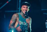 Fedez: a processo il giornalista di Libero che lo aveva insultato