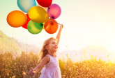 A che età siamo più felici? La scienza svela la curva della felicità