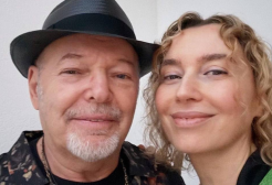 Vasco Rossi festeggia il compleanno di Laura Schmidt: il dolce post