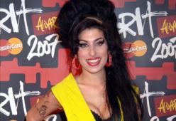 Amy Winehouse, papà Mitch contro il biopic
