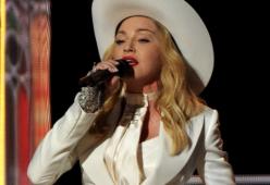 Madonna denunciata dai fan: i concerti iniziano sempre in ritardo
